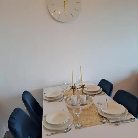 Blue Diamond Apartment *